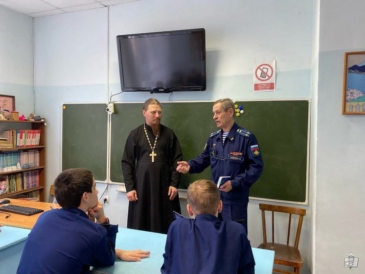 Священник Псковской епархии провел пастырскую беседу с лицеистами