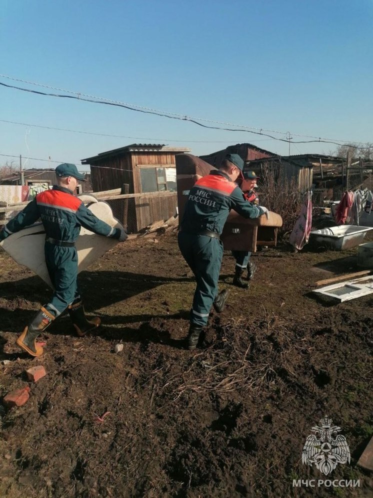 В МЧС показали пострадавшие от паводка дома омичей