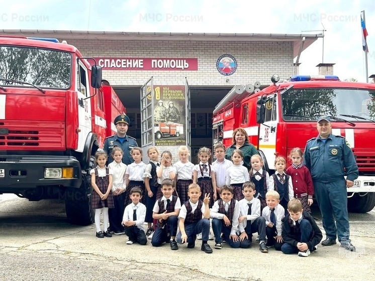 Сочинским школьникам провели экскурсию по пожарно-спасательной части
