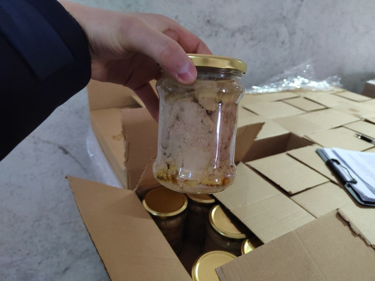 Более 15 тысяч банок с нелегальной печенью трески изъяли в Мурманской области