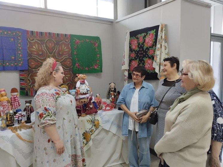 В Курске прошла выставка произведений городского культурного центра «Лира»