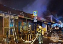 Открытое горение на рынке ликвидировано, сообщили в МЧС Астраханской области
