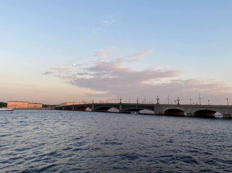 В Петербурге разведут три моста в ночь на 22 апреля