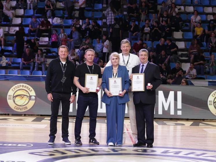 Президент сахалинской федерации баскетбола отмечен золотым знаком турнира «КЭС-БАСКЕТ»