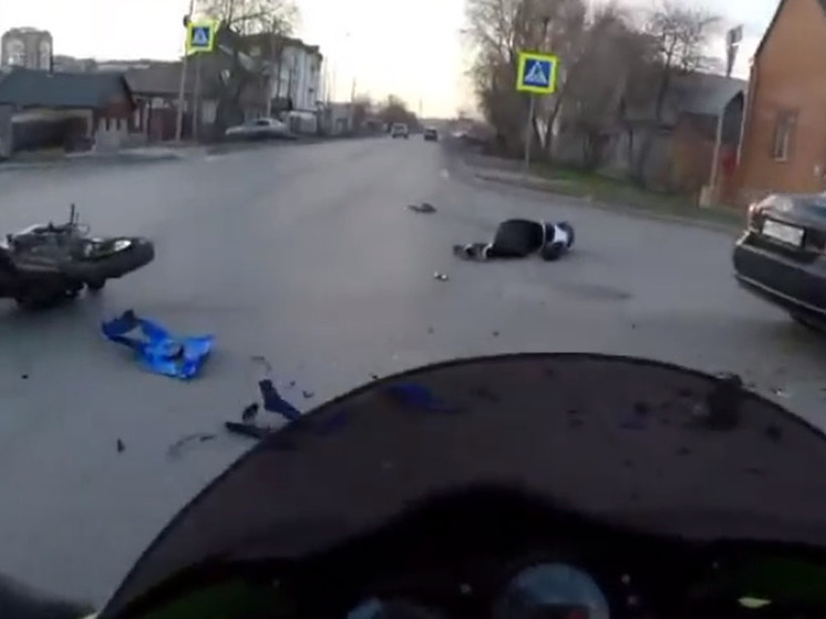 В воскресенье, 21 апреля, на улице Шебалдина произошло ДТП с участием иномарки и мотоцикла