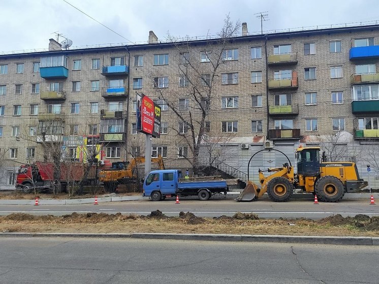 Участок тротуара по улице Бабушкина перекрыли из-за ремонта в Чите