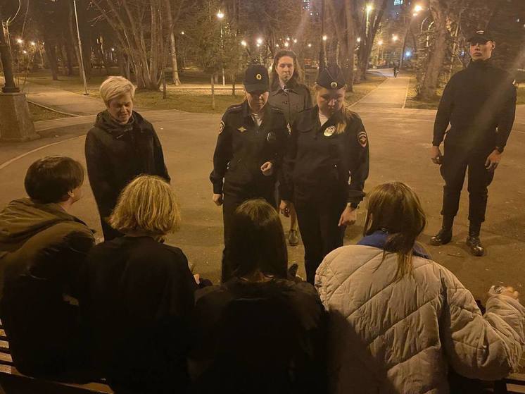 Сотрудники полиции ночью искали подростков в центре Екатеринбурга
