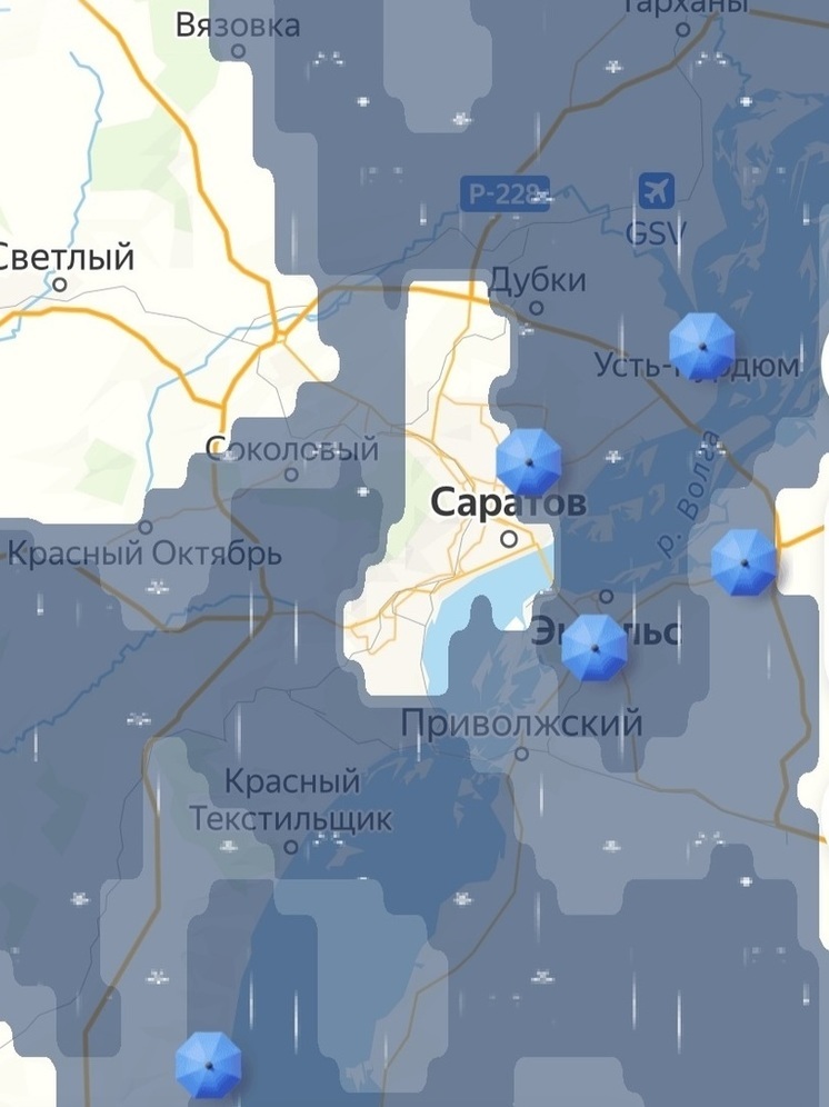 Саратов попал в кольцо окружения дождя