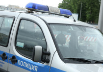 В Знаменке Петродворцового района Санкт-Петербурга мужчина удерживал в своей квартире на протяжении почти суток женщину, которую все время избивал