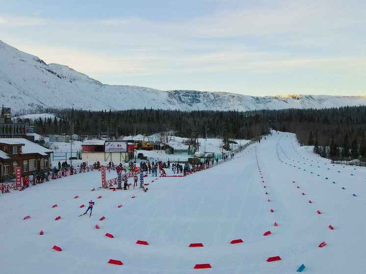 В Кировске прошли соревнования по лыжным гонкам среди детей «Хибинская весна»