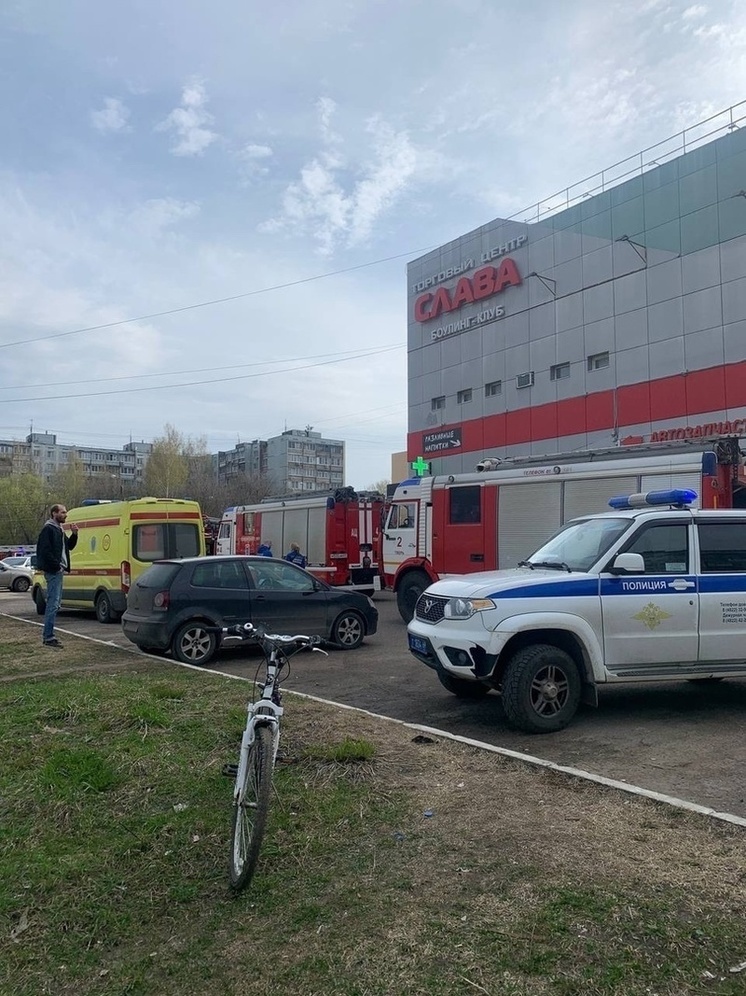 В Твери вывели людей из задымленного развлекательного комплекса «Слава»