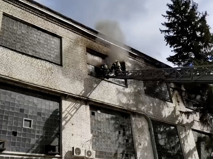 Пожар на электроремонтном заводе в Воронеже локализовали