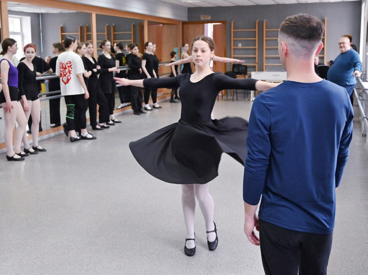 Артисты ансамбля «Донбасс» провели мастер-класс для ивановских танцоров