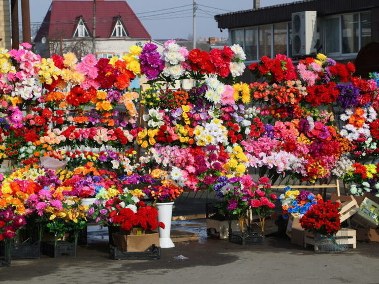 В Брянске открылись ярмарки искусственных цветов к Пасхе