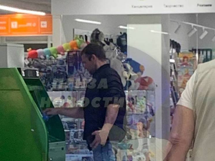 В Пензе мужчину избил неизвестный и пытался снять деньги с его карты