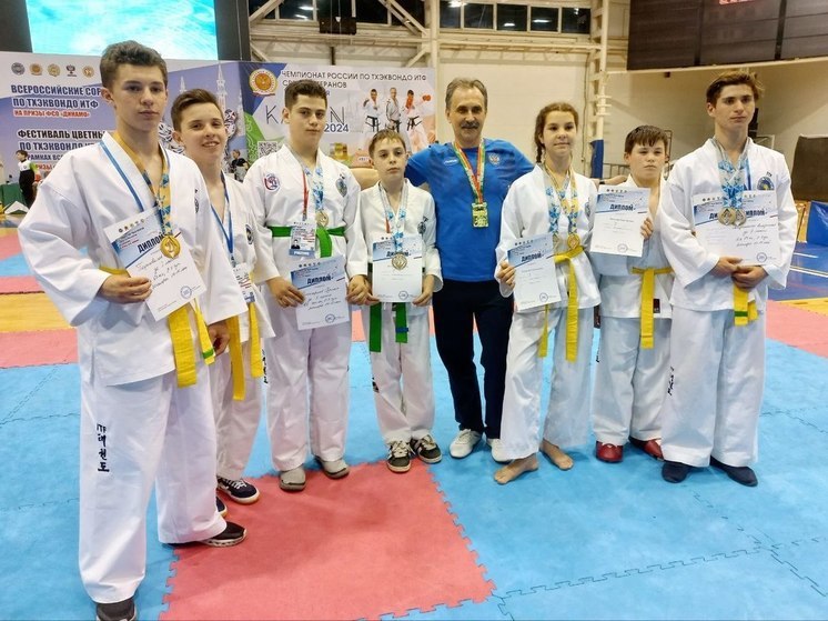Запорожские спортсмены привезли из Казани 10 медалей с соревнований по тхэквондо