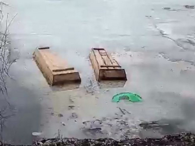 На озере в Мордовии начали всплывать гробы, которые напугали местных жителей
