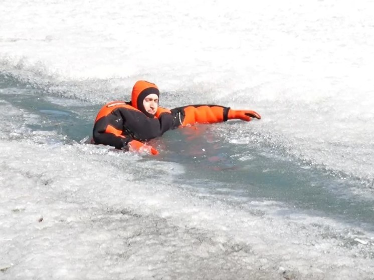 Для школьников Иркутска провели урок безопасности на льду