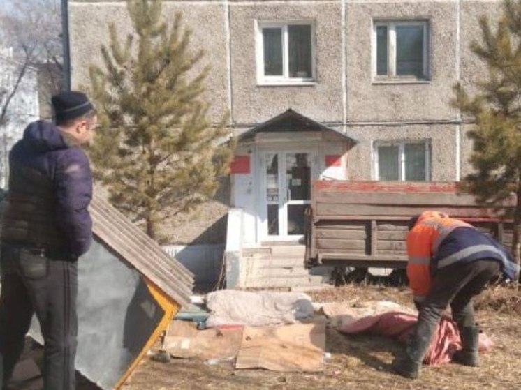 В Иркутске демонтировали почти 40 будок для безнадзорных животных