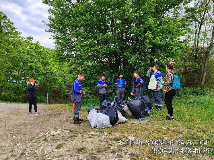 В Туапсинском районе активисты убрали памятник природы «Лесопарк Кадош»