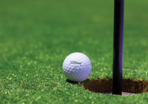 В школьную программу по физкультуре факультативно добавят гольф и городки, сообщает РБК со ссылкой на пресс-службу Минпросвещения. Вариативные модули введут с 1 сентября 2024 года.
