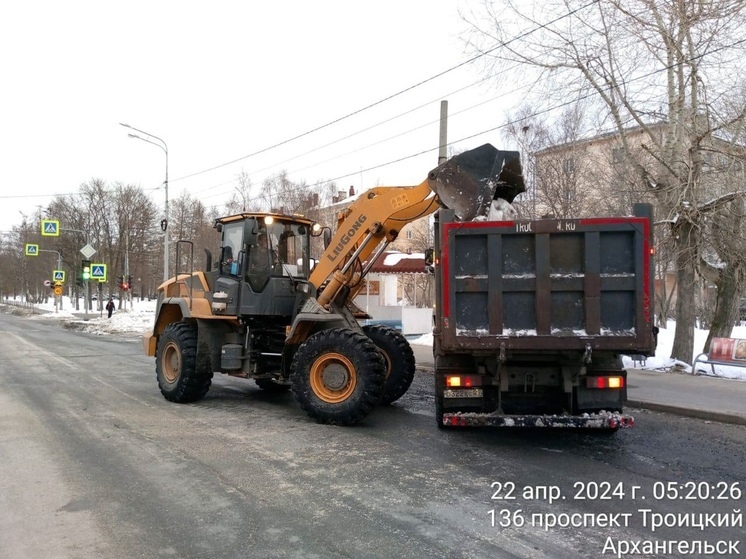 С улиц Архангельска за неделю вывезли более 600 тонн снега