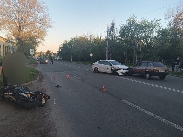 В Шахтах Ростовской области девушка на иномарке сбила мотоциклиста