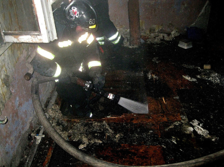 В Кандалакше спасли человека из горящей квартиры