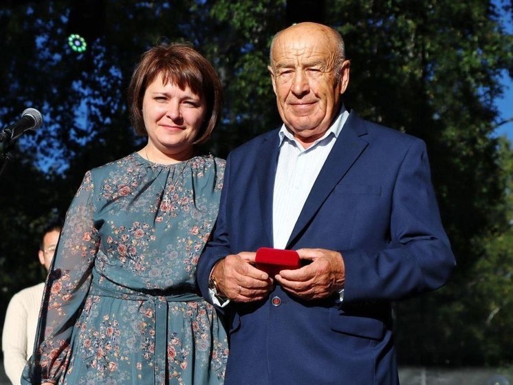 На Сахалине почетного гражданина Николая Козинского поздравили с 75-летием