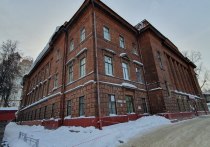 Томский центр по охране памятников сообщил, что в здании томской поликлиники 1915 года постройки на втором этапе капремонта предстоит отремонтировать внутренние помещения, отопление, вентиляцию и заменить оконные рамы