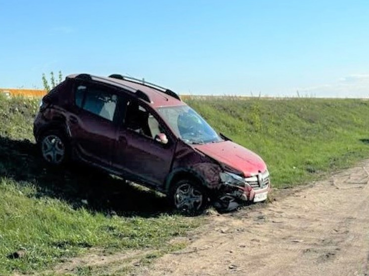 На липецкой трассе в ДТП пострадал водитель иномарки и 16-летняя девочка