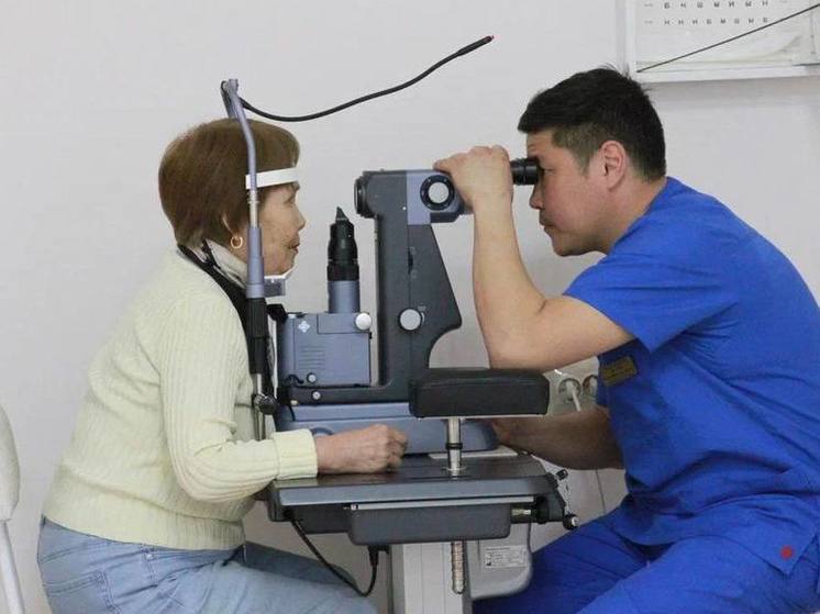 Офтальмологи Якутии провели для коллег из Калмыкии мастер-класс