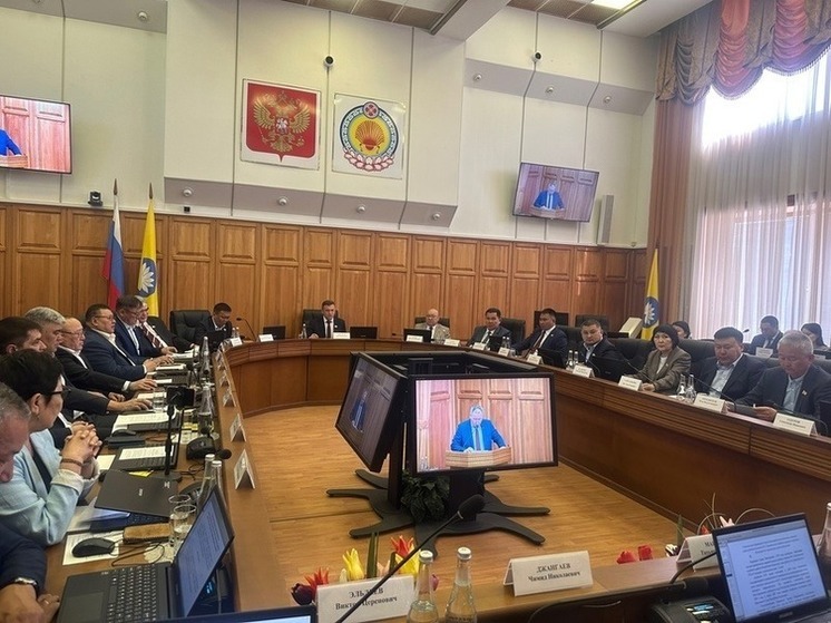В Калмыкии проводят внеочередную сессию регионального парламента