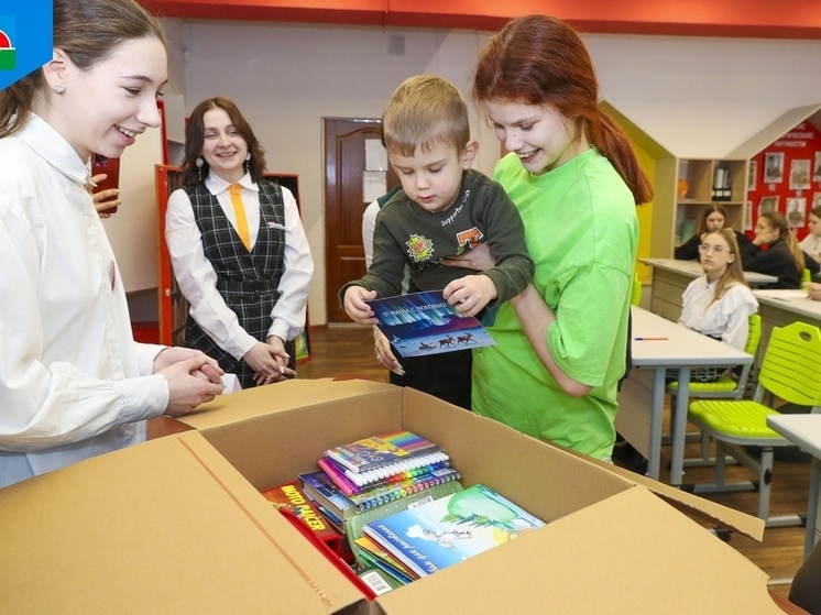 Школьники и дошколята Надыма отправили подарки детям Волновахи