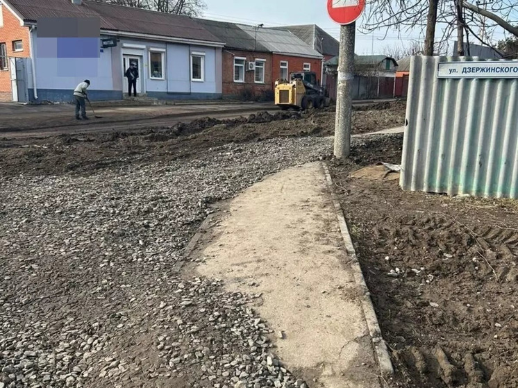 Двое рабочих отравились газом при ремонте канализационного коллектора в Таганроге