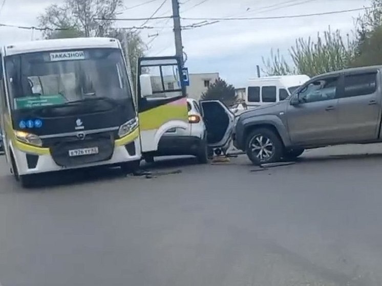 В массовом ДТП на улице Промышленной в Рязани пострадали трое детей и взрослый