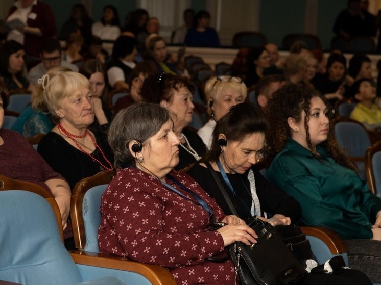 В Иркутском драмтеатре адаптировали спектакли для слабовидящих зрителей