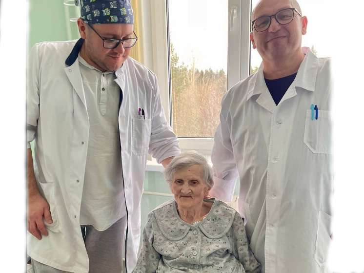 Хирурги районной больницы Карелии спасли жизнь 91-летней бабушке
