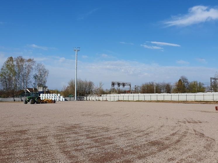 В Ярославле поля нового футбольного центра готовят к сезону