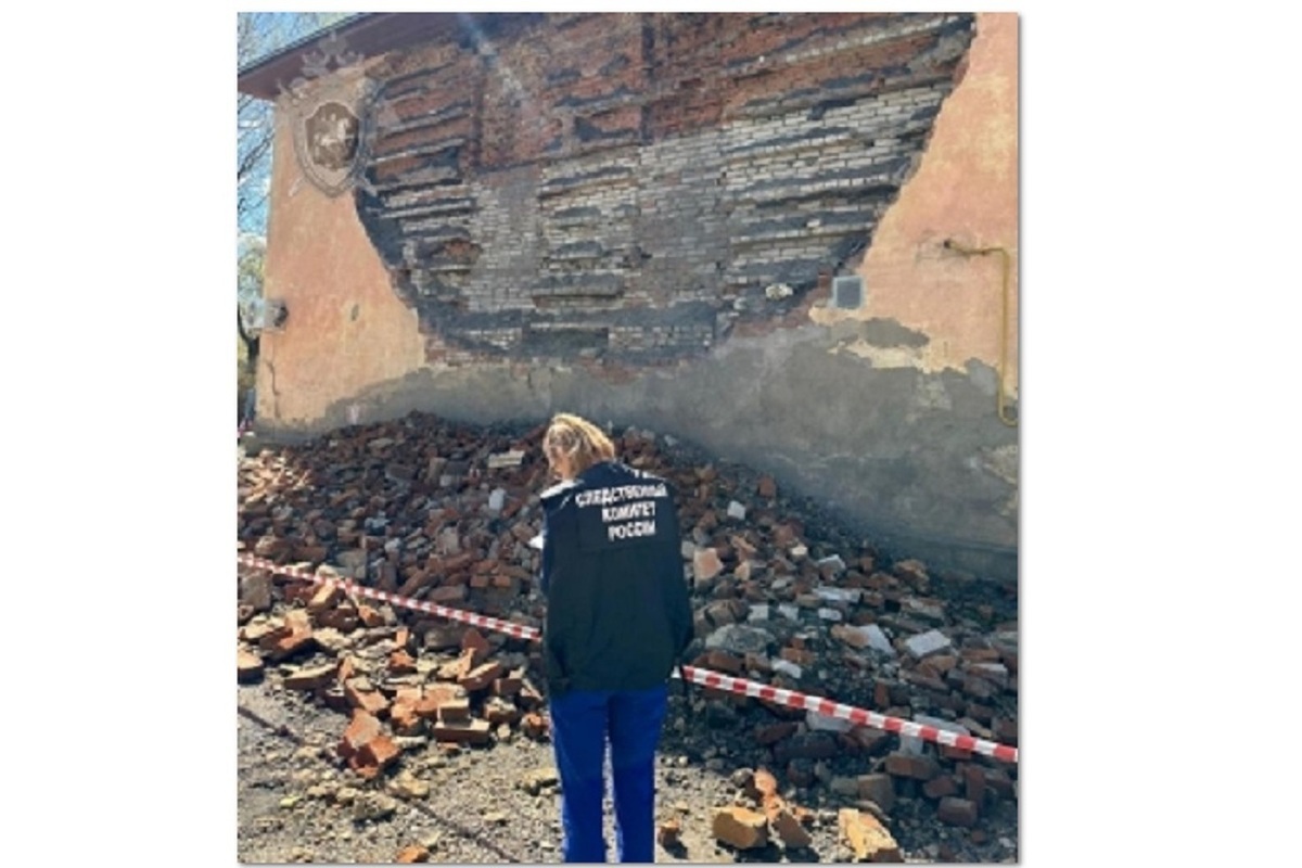 Провинциальные аварии: в Нерехте у многоквартирного обрушилась стена