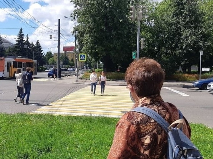 Установили специальный знак в Дзержинском районе, как раз посредине тротуара на улице Пионерской