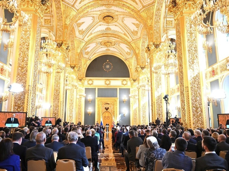 Российские губернаторы получают приглашения на инаугурацию президента страны