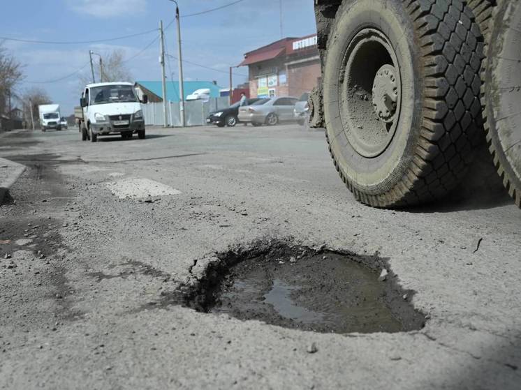 Губернатор Челябинской области Алексей Текслер поручил приступить к ремонту магистралей и выделил на это дополнительные средства
