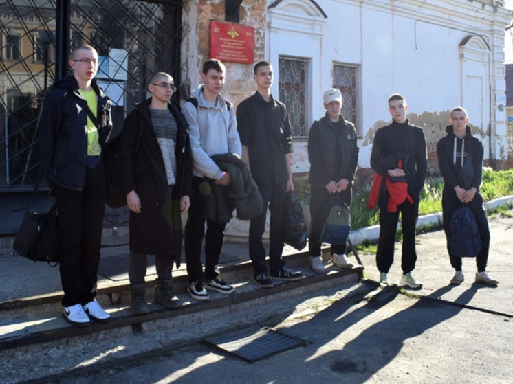 Первая группа призывников из Ивановской области отправилась на срочную службу