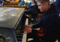 Молодой человек устроил настоящий концерт на вокзале «Новосибирск-Главный»