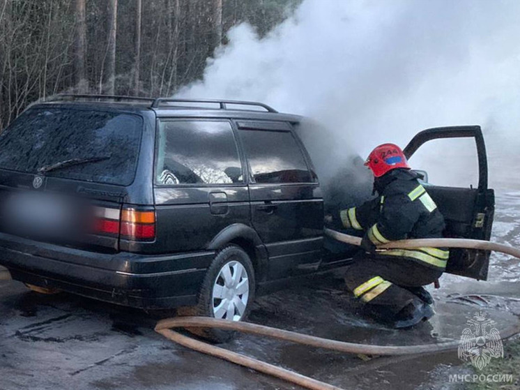 В Иванове 23 апреля сгорел моторный отсек автомобиля Volkswagen Passat