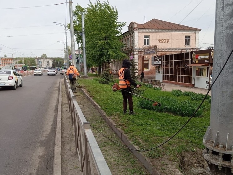Улицы Курска 24 апреля чистят 52 человека и 61 единица техники