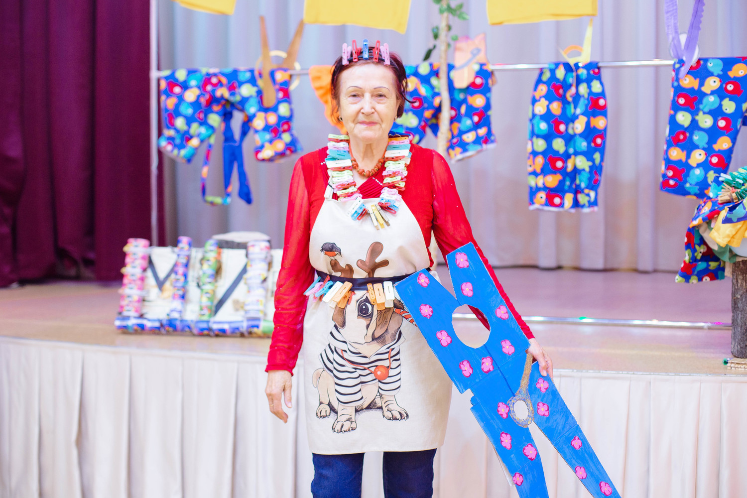 Прищепочный отрыв устроили хабаровские пенсионерки на яркой вечеринке в Хабаровске: фото