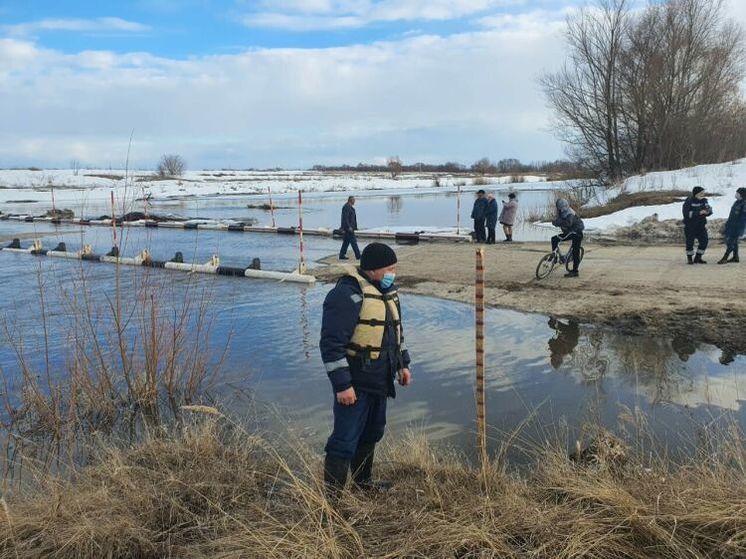 В Татарстане паводок ушел с затопленных дороги и моста