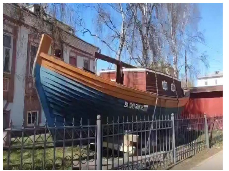 На территории детского морского центра «Меридиан» установили судно «Вологда»
